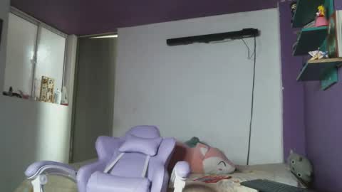 Snapshot of irisbell_ chatting on 03-09-25, 02:54 Camilla online show from 03-09-25, 02:54