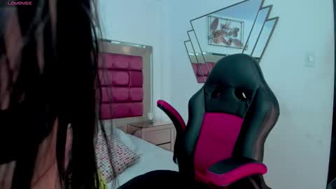 Snapshot of irisblume chatting on 02-21-26, 12:06 irisblume online show from 02-21-26, 12:06