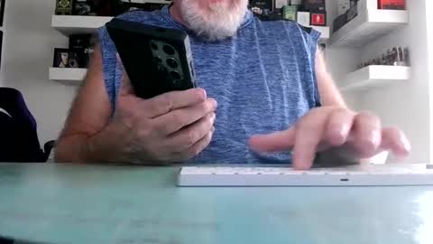 Snapshot of irishdudeloveoib chatting on 02-13-25, 08:34 Irishdudelove online show from 02-13-25, 08:34