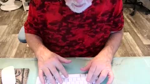 Snapshot of irishdudeloveoib chatting on 12-04-25, 11:57 Irishdudelove online show from 12-04-25, 11:57