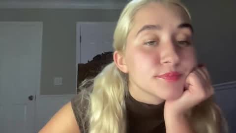 Irispink1 online show from 10-31-25, 12:22