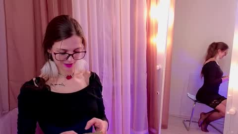 Snapshot of iriss_miller chatting on 01-28-25, 12:36 Im your queen Iriss online show from 01-28-25, 12:36