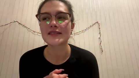 irisss31 online show from 12-26-24, 07:27