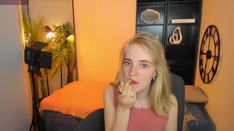 Snapshot of irmaronn chatting on 05-25-26, 10:43 Irma online show from 05-25-26, 10:43