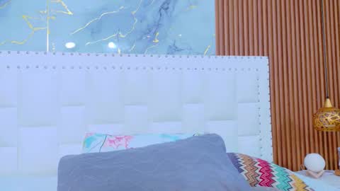 Sandy  online show from 11-17-25, 12:33