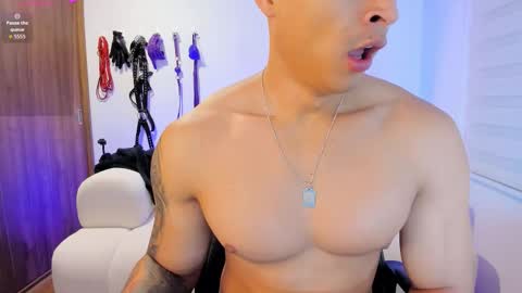 Snapshot of irvinepassion chatting on 02-12-26, 09:48 WILL ANDREW online show from 02-12-26, 09:48