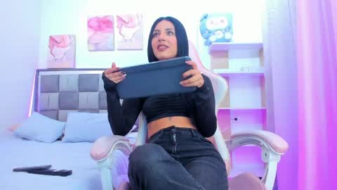 Snapshot of isa7_ chatting on 05-23-26, 01:48 Isabella online show from 05-23-26, 01:48