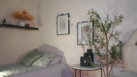 Snapshot of isa_____ chatting on 05-13-26, 12:19 isa_____ online show from 05-13-26, 12:19