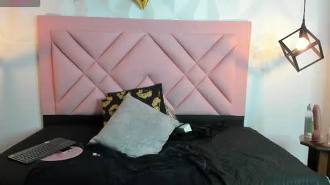 Snapshot of isa_cute_1 chatting on 07-12-26, 08:00 ISABELLA online show from 07-12-26, 08:00