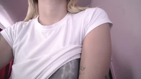 Isabella  online show from 04-19-26, 05:45