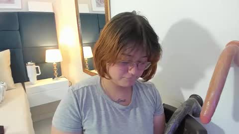 Isa online show from 11-26-25, 06:25