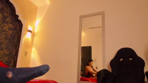 Snapshot of isa_little_star chatting on 01-21-25, 04:16 Isa online show from 01-21-25, 04:16