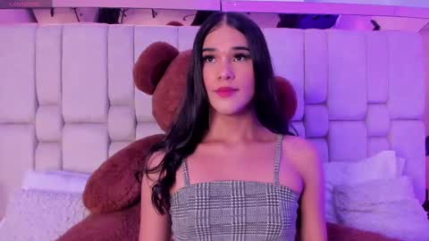 Snapshot of isa_little_star chatting on 02-14-25, 11:53 Isa online show from 02-14-25, 11:53