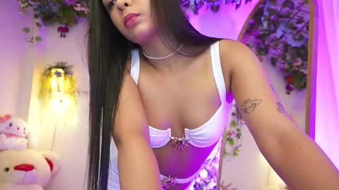 Isabella        online show from 12-22-25, 11:57