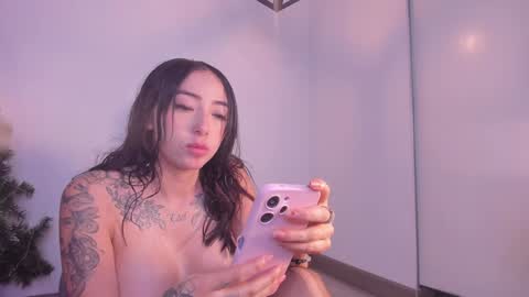 Snapshot of isa_redhair_ chatting on 12-30-24, 09:27 .... Connection time 900 pm to 500 amRest days Wednesday and Saturday online show from 12-30-24, 09:27