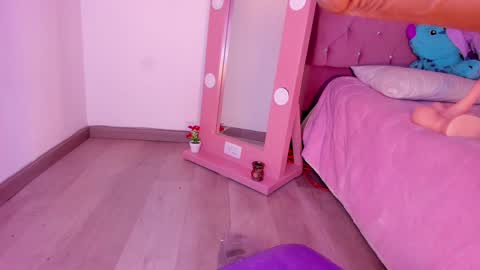 Snapshot of isa_redhair_ chatting on 02-07-25, 07:29 .... Connection time 900 pm to 500 amRest days Wednesday and Saturday online show from 02-07-25, 07:29