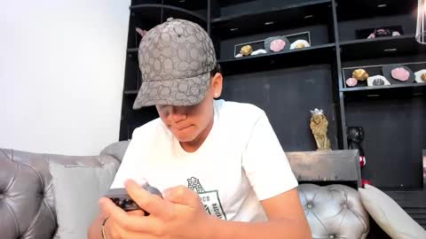 Isaac  online show from 11-23-25, 06:52