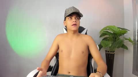 Isaac  online show from 12-05-25, 08:27