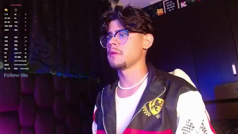 Isaac Saenz. online show from 01-17-25, 10:34