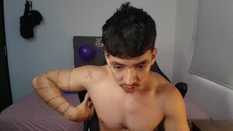 Snapshot of isaac_sttone01 chatting on 06-08-26, 10:43 muscle isaac online show from 06-08-26, 10:43