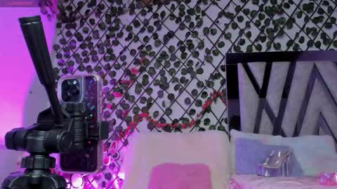 Snapshot of isabel_jamess chatting on 02-20-26, 11:49 Isa online show from 02-20-26, 11:49