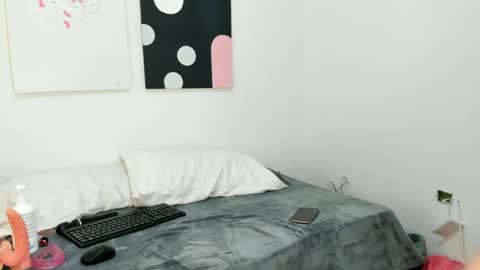 isabella online show from 01-15-25, 03:33