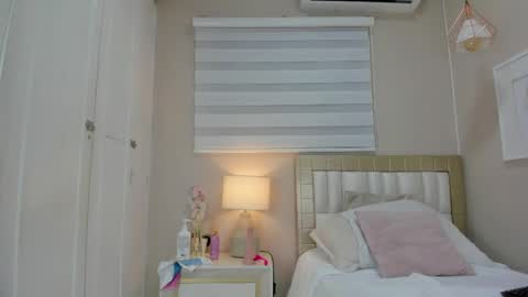 Snapshot of isabela__x chatting on 06-09-26, 11:33 isabela__x online show from 06-09-26, 11:33