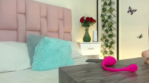 Snapshot of isabela_ferrer_ chatting on 12-21-24, 04:14 I S A online show from 12-21-24, 04:14