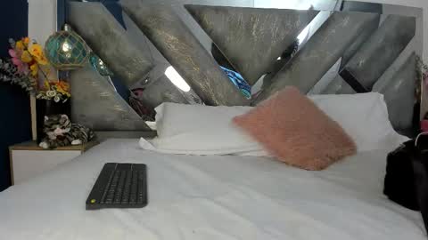 Snapshot of isabela_parkerr chatting on 02-04-26, 03:23 Mommy Isa online show from 02-04-26, 03:23