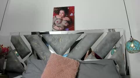 Snapshot of isabela_parkerr chatting on 02-10-26, 05:00 Mommy Isa online show from 02-10-26, 05:00