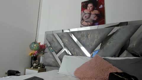 Snapshot of isabela_parkerr chatting on 02-11-26, 03:33 Mommy Isa online show from 02-11-26, 03:33