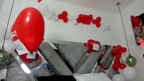 Snapshot of isabela_parkerr chatting on 02-15-26, 06:32 Mommy Isa online show from 02-15-26, 06:32