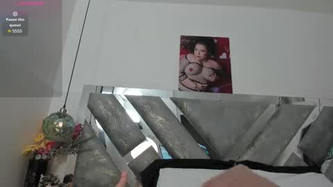 Snapshot of isabela_parkerr chatting on 02-23-26, 04:43 Mommy Isa online show from 02-23-26, 04:43