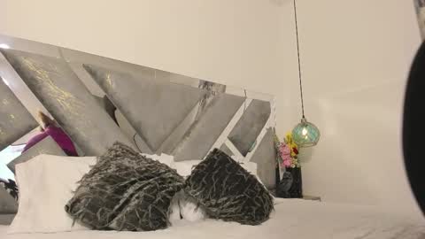 Snapshot of isabela_parkerr chatting on 03-23-26, 05:33 Mommy Isa online show from 03-23-26, 05:33