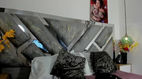 Snapshot of isabela_parkerr chatting on 04-10-26, 12:32 Mommy Isa online show from 04-10-26, 12:32