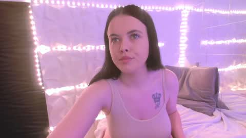 Snapshot of isabell3_ chatting on 05-09-26, 05:45 Isabelle online show from 05-09-26, 05:45