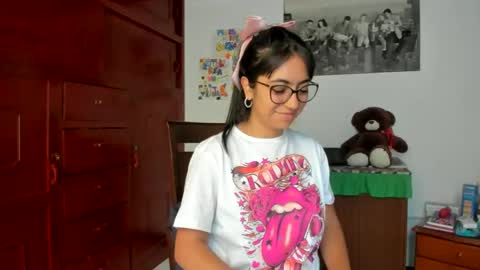 Snapshot of isabella22_1 chatting on 12-23-24, 01:56 Isabella22 1 online show from 12-23-24, 01:56
