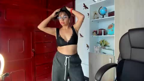 Snapshot of isabella22_1 chatting on 05-05-26, 05:32 Isabella22 1 online show from 05-05-26, 05:32