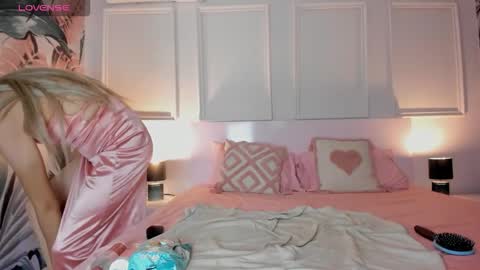 Isabella  online show from 09-22-25, 07:27