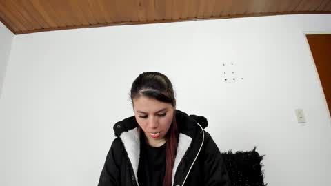 isabella_jaramillo online show from 10-17-25, 12:19