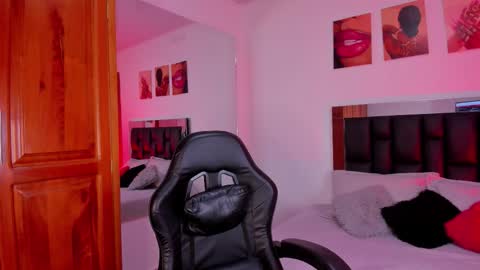 Snapshot of isabella_moon9 chatting on 02-19-26, 11:39 Isabella Moon9 online show from 02-19-26, 11:39