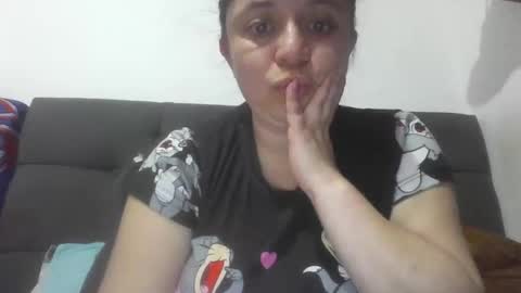 Snapshot of isabellaa_hills_ chatting on 04-29-26, 03:27 isabellaa_hills_ online show from 04-29-26, 03:27
