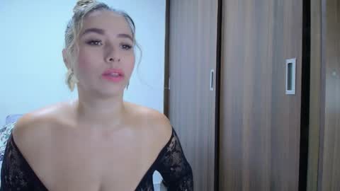 isabellaa_smith03 online show from 05-09-26, 10:42