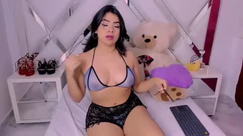 Snapshot of isabellaacruz chatting on 02-16-25, 02:10 ISABELLA  online show from 02-16-25, 02:10