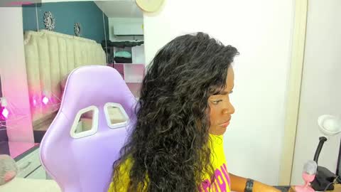 Snapshot of isabellabroms21 chatting on 01-04-25, 08:48    v online show from 01-04-25, 08:48