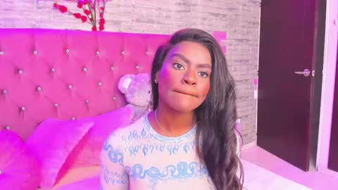 Snapshot of isabellabroms21 chatting on 02-09-25, 08:24    v online show from 02-09-25, 08:24