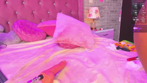 Snapshot of isabellabroms21 chatting on 02-10-25, 05:47    v online show from 02-10-25, 05:47