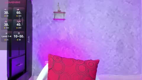 Snapshot of isabellagh1 chatting on 10-16-25, 07:37 Instagram soybella01 online show from 10-16-25, 07:37