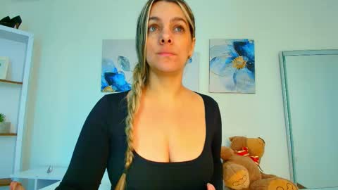 Isabella  online show from 03-09-26, 01:59