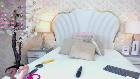 Isabella  online show from 11-11-25, 01:55